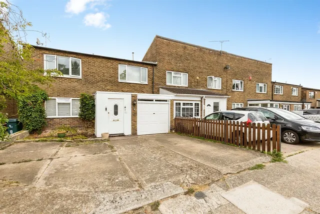 Lismore Crescent, Crawley, RH11, photo 1