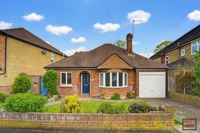 Fontmell Park, Ashford, TW15, photo 1
