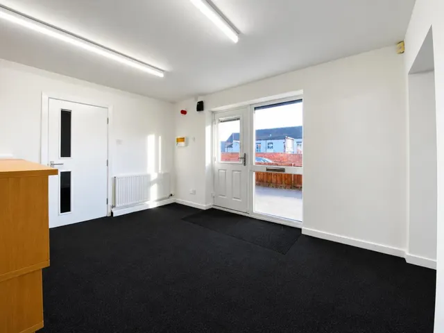 Liquorice Way, Pontefract, WF8, photo 2