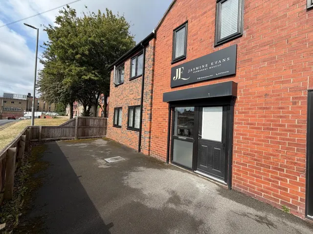 Liquorice Way, Pontefract, WF8, photo 1
