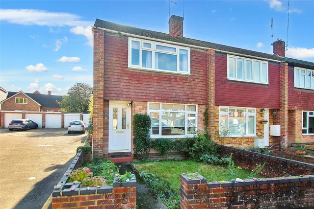 Connaught Crescent, Brookwood, GU24, photo 1