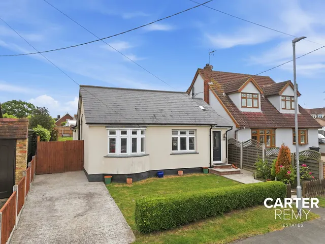 Highlands Road, Bowers Gifford, Basildon, SS13 2JA, photo 1