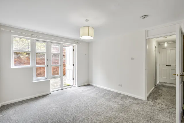 Photo 3 — Garden Terrace Pimlico, London SW1V 2PX