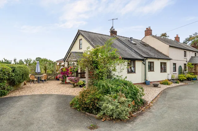 Pentrebeirdd, Guilsfield, photo 1
