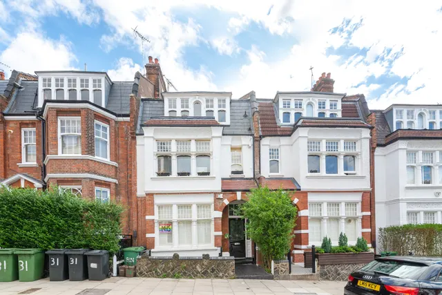 London, NW3, photo 1