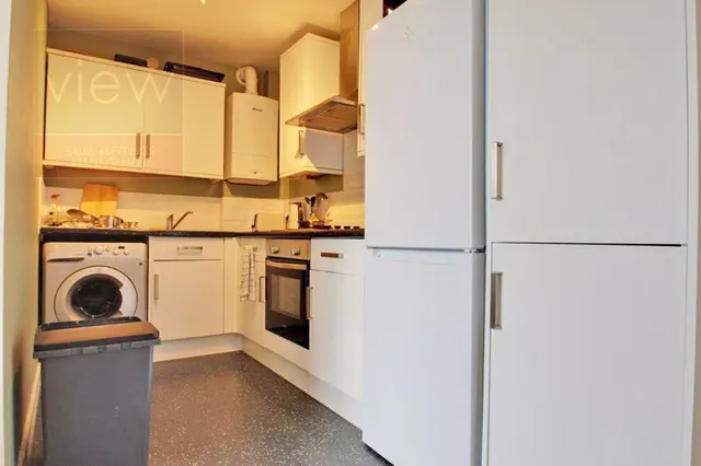 Photo 2 — Westmoreland Road, London SE17 2BT