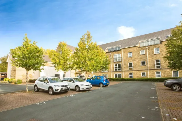 Albert Promenade, Halifax, West Yorkshire, HX3, photo 1