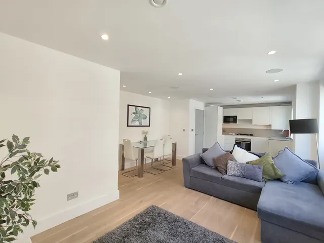 Ealing Green, Ealing, W5, photo 1