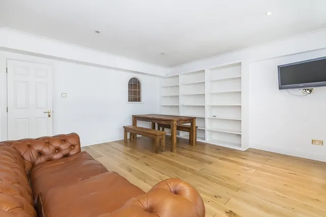Photo 3 — East Harding Street EC4A, EPC:C