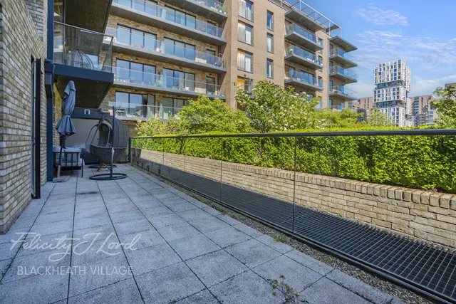Handley Drive, London, SE3, photo 1