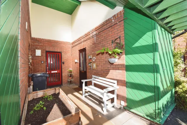 St. James Court, Birstall, LE4, photo 2