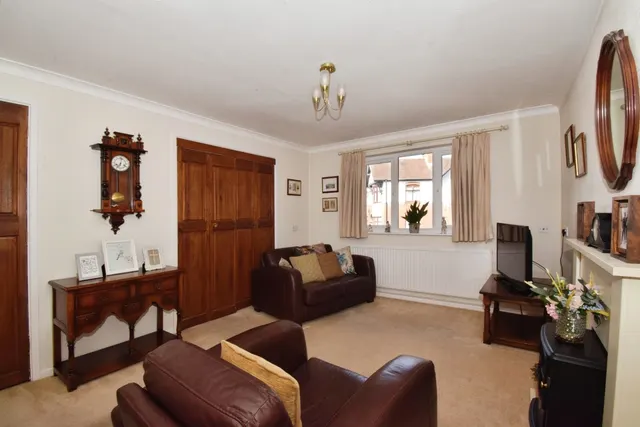 St. James Court, Birstall, LE4, photo 3