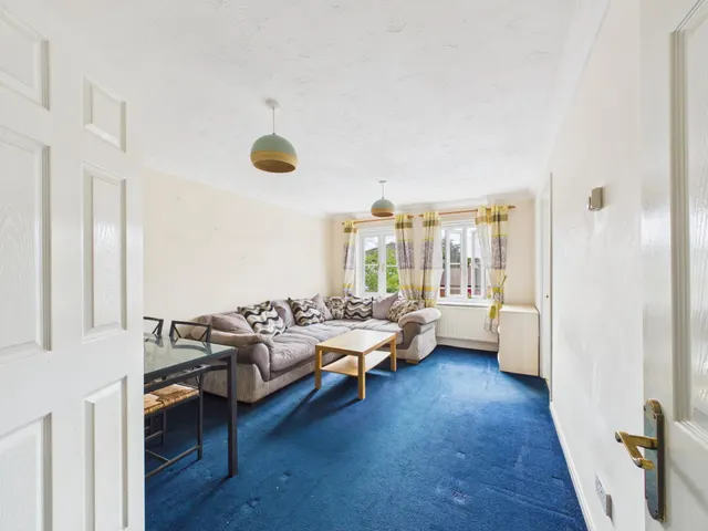 Photo 3 — Acorn Way, Bedford, MK42