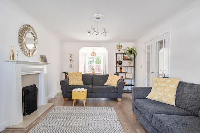 Castell Close, Hilperton, BA14, photo 2