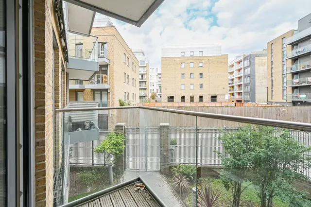 London, E14, photo 3