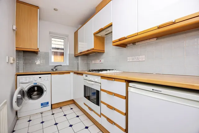 Stoke Road, Guildford, GU1, photo 2