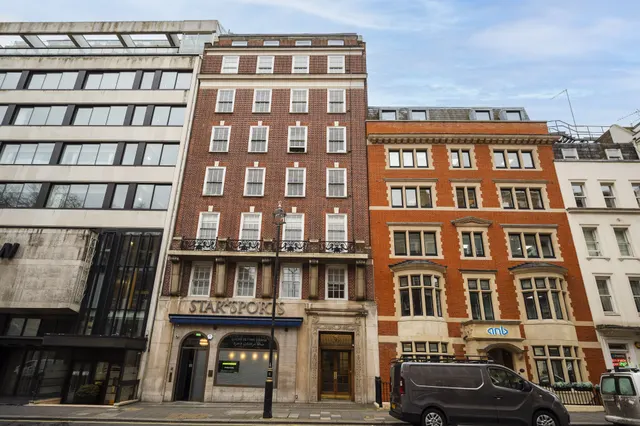London, W1J, photo 1