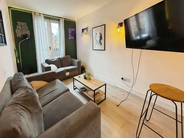 Victoria Road, Fallowfield, M14, photo 1
