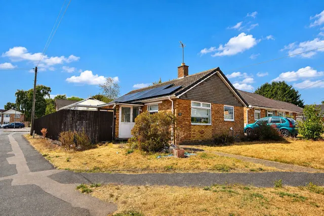 Churchill Avenue, Northampton, NN3 6NY, photo 1