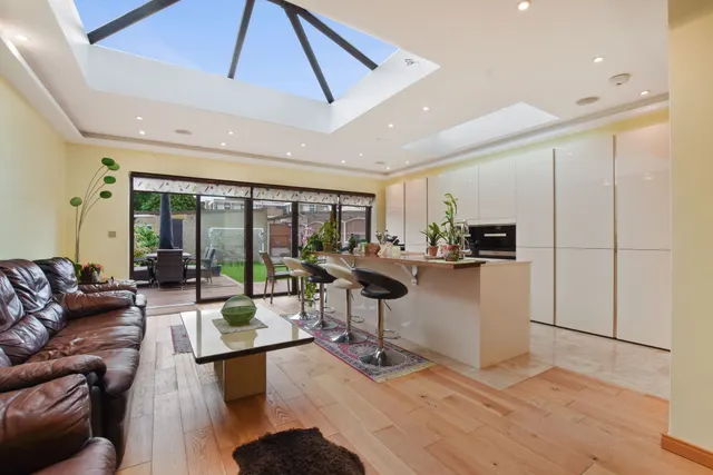 Vicarage Way, Harrow, HA2, photo 2