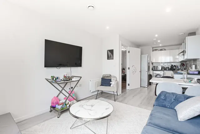 Photo 2 — 174 Woods House, Grosvenor Waterside, 7 Gatliff Road, London