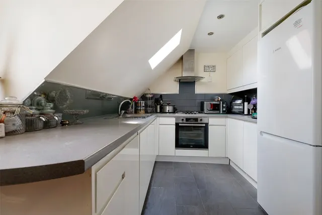 Chartwood Place, Dorking, RH4, photo 3