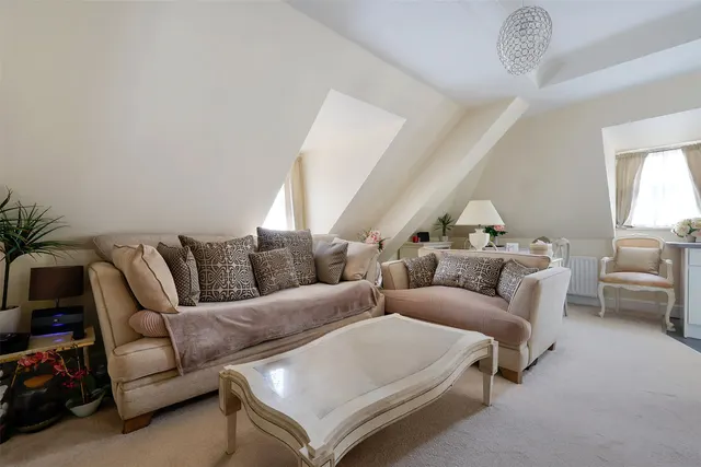 Chartwood Place, Dorking, RH4, photo 2