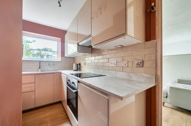 Mayfair Close, Beckenham, photo 2