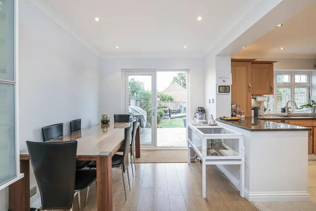 St. Giles Avenue, Ickenham Fees Apply, UB10, photo 3