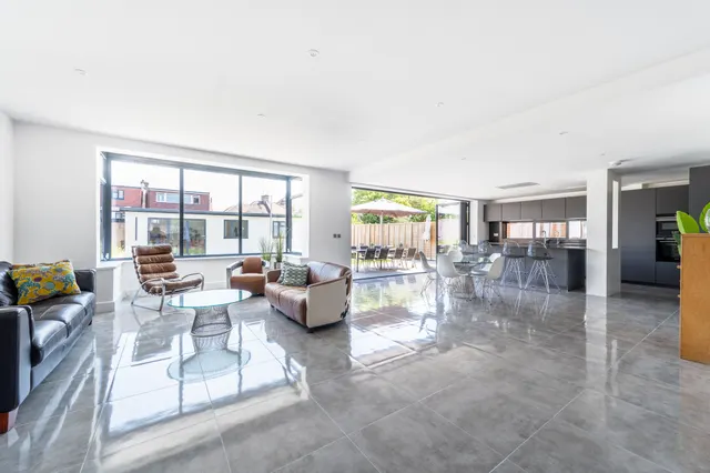 15 Bryan Avenue, London, photo 1