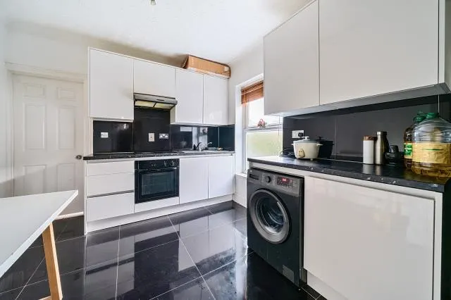Alpha Street South, Slough, SL1, photo 1