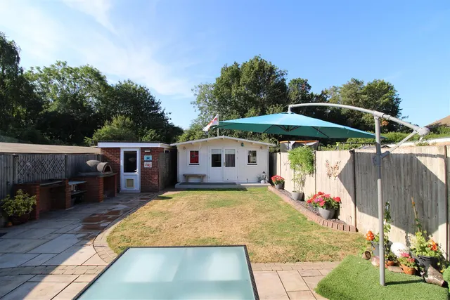 Photo 3 — Windmill Grove, Portchester