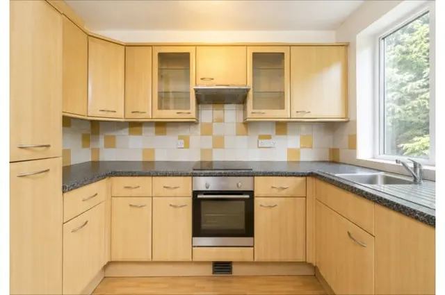 Village Road, Oxton, CH43, photo 2