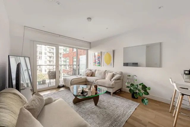 2 bedroom flat, Juniper Drive, London, SW18