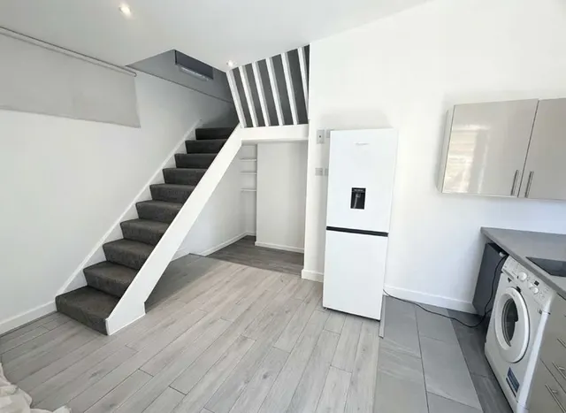 Photo 2 — Foscote Road, Hendon, NW4