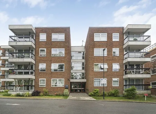 Hendon Lane, Finchley, N3, photo 1
