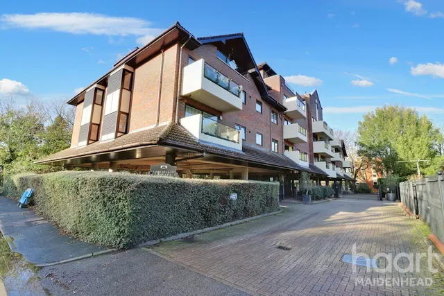 Ray Park Road, Maidenhead, SL6, photo 1