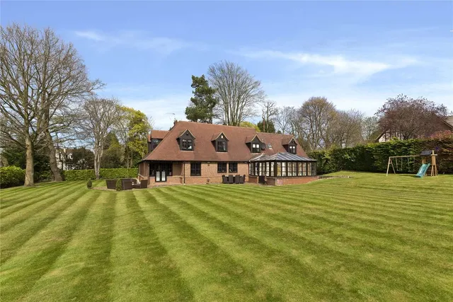 Fairmile Avenue, Cobham, KT11, photo 1