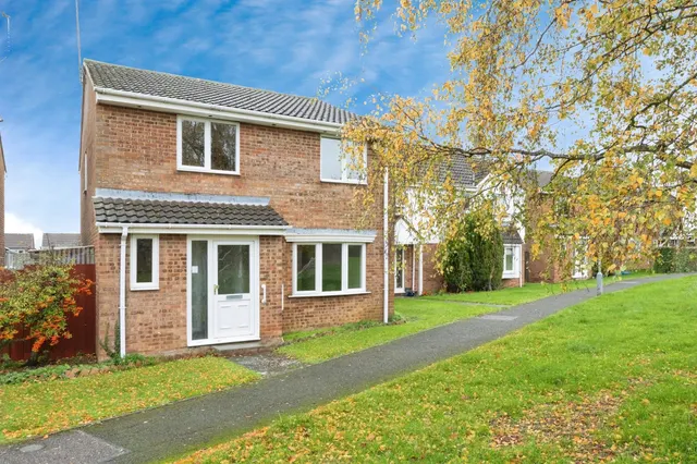 Plover Close, Buckingham, photo 1