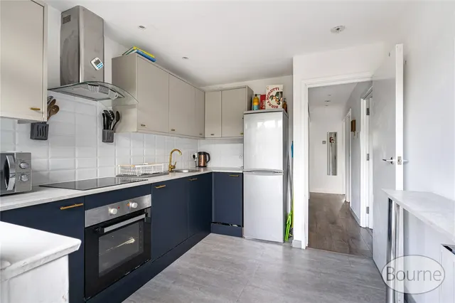 Silversmiths Way, Woking, GU21, photo 2