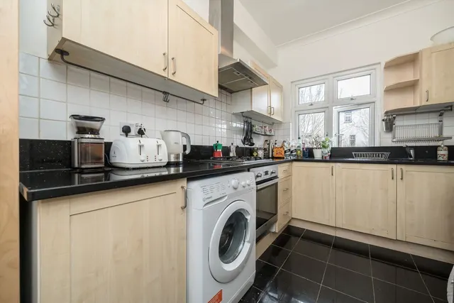 Highlands Avenue, W3, photo 3