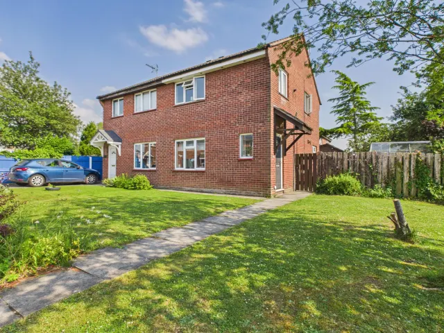 Wareham Drive, Crewe, photo 1