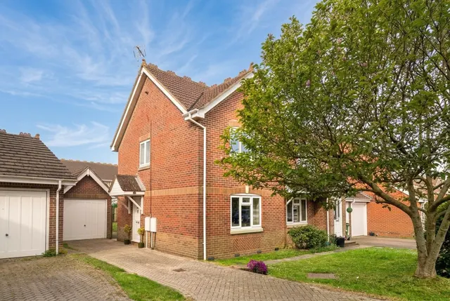 Holbrook School Lane, Horsham, photo 1