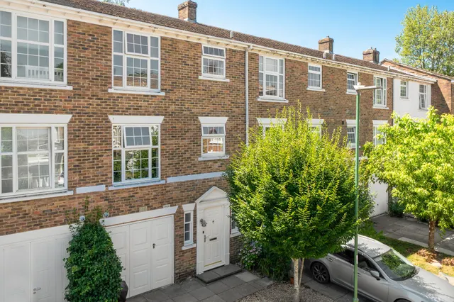 Heathfield Close, Midhurst, GU29, photo 1