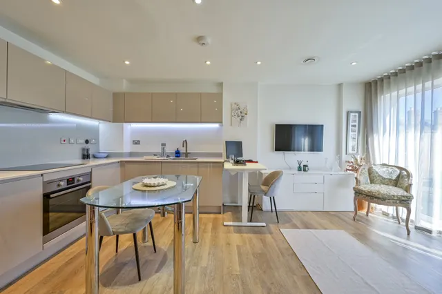Photo 2 — 5 Massey House, 85 Hartfield Road, London