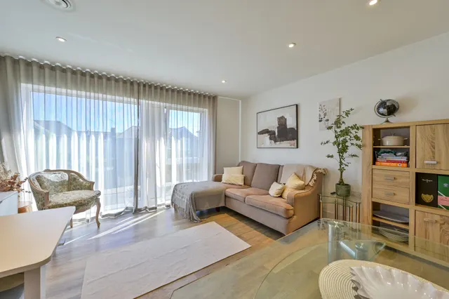 Photo 3 — 5 Massey House, 85 Hartfield Road, London
