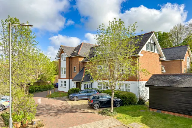 Photo 2 — Milton Road, Harpenden, Hertfordshire, AL5 5EW