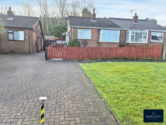 Bromley Road, Batley WF17 6EH, photo 1