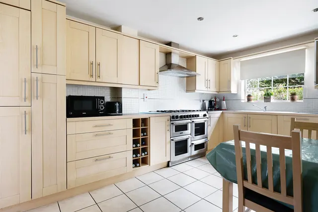 Hunters Way, Edenbridge, TN8, photo 2
