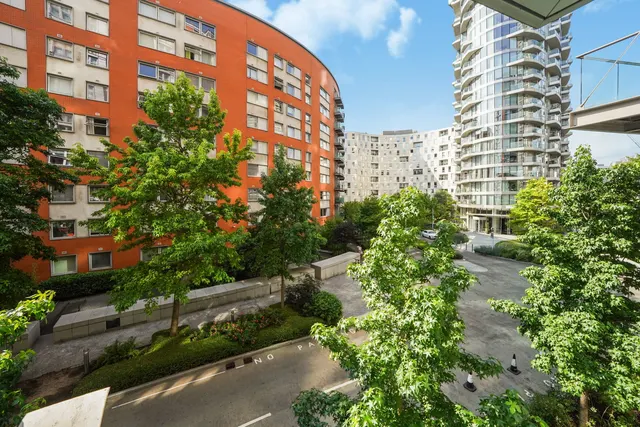 Fairmont Avenue, London, E14, photo 1